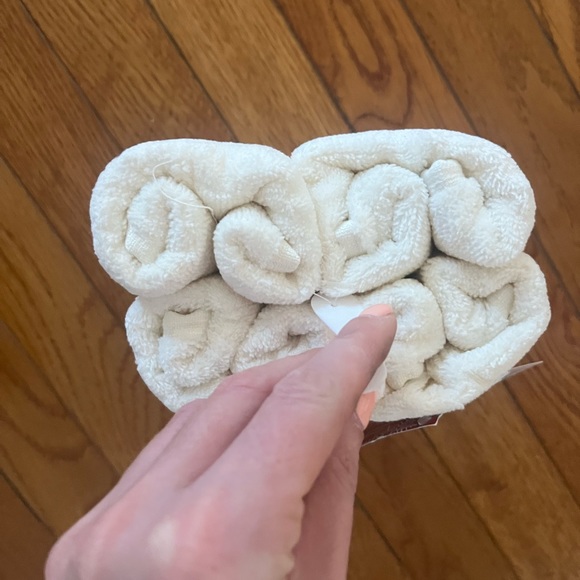 Bundle of holiday towels - Picture 8 of 9